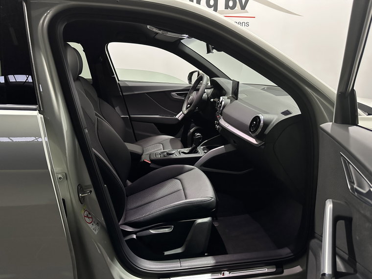 Vehicle Image 33