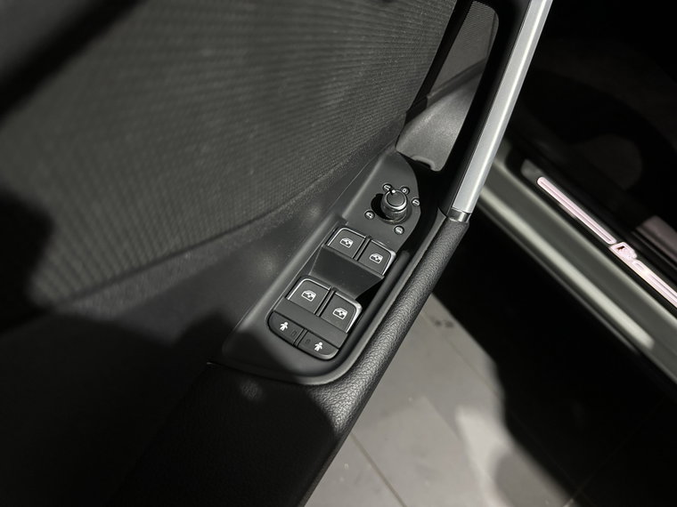 Vehicle Image 37