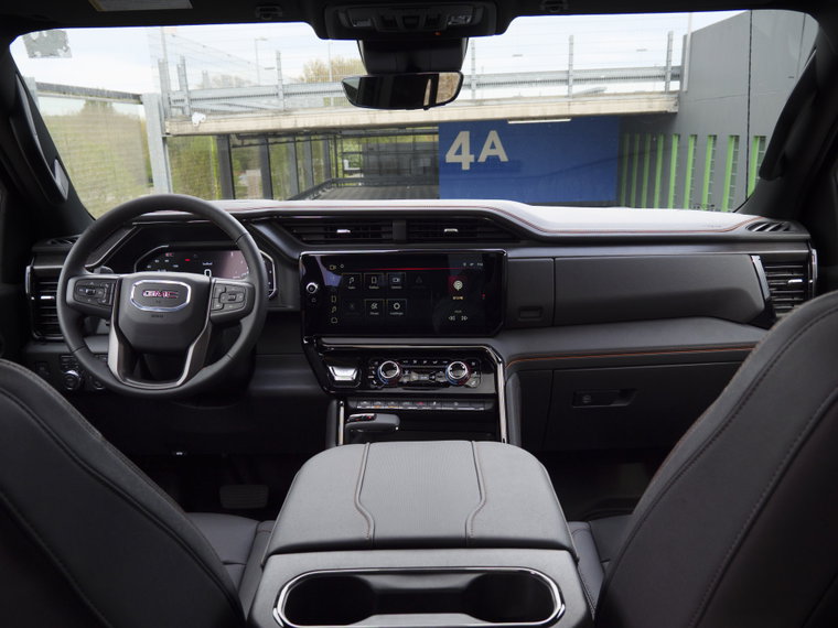 Vehicle Image 25