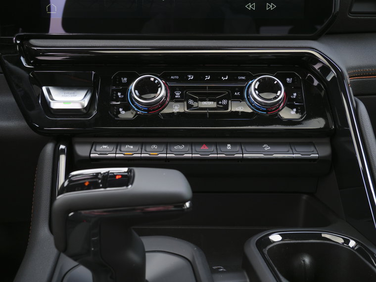 Vehicle Image 32