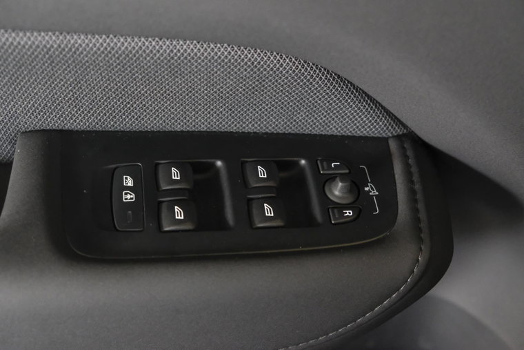 Vehicle Image 28