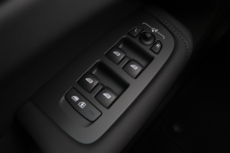 Vehicle Image 48