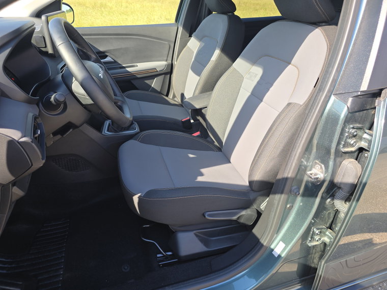 Vehicle Image 25