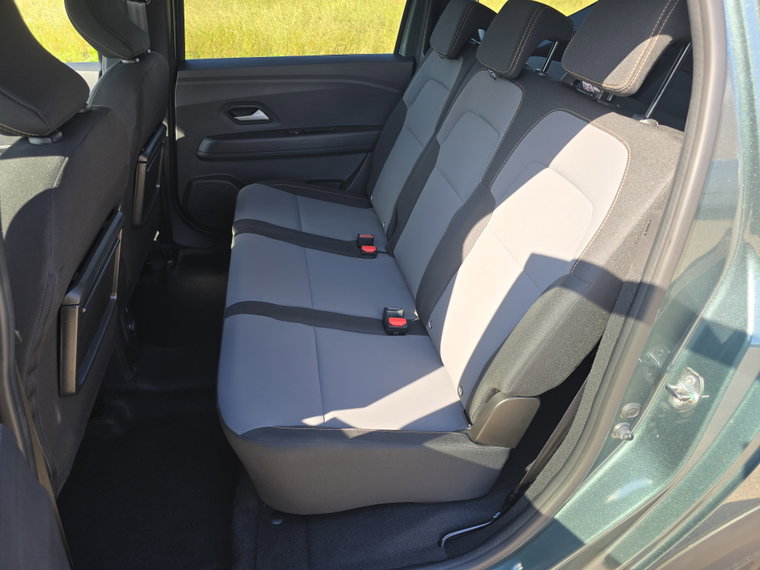Vehicle Image 33