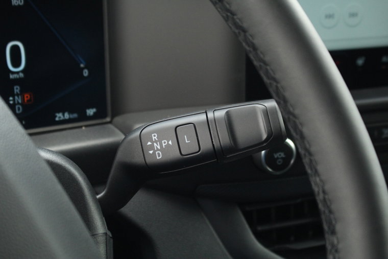 Vehicle Image 25