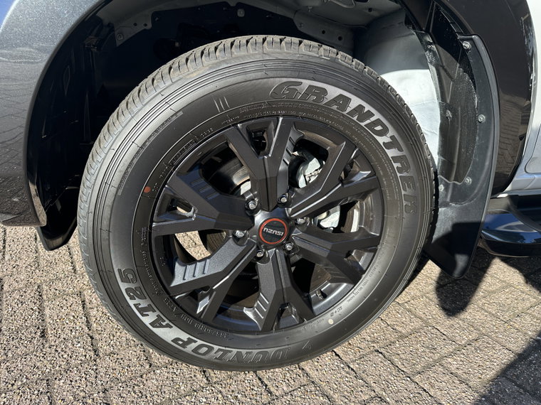 Vehicle Image 18