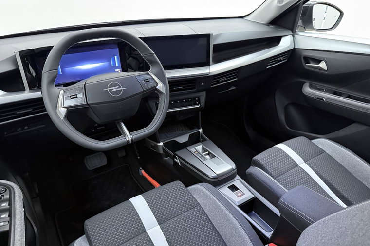 Vehicle Image 21