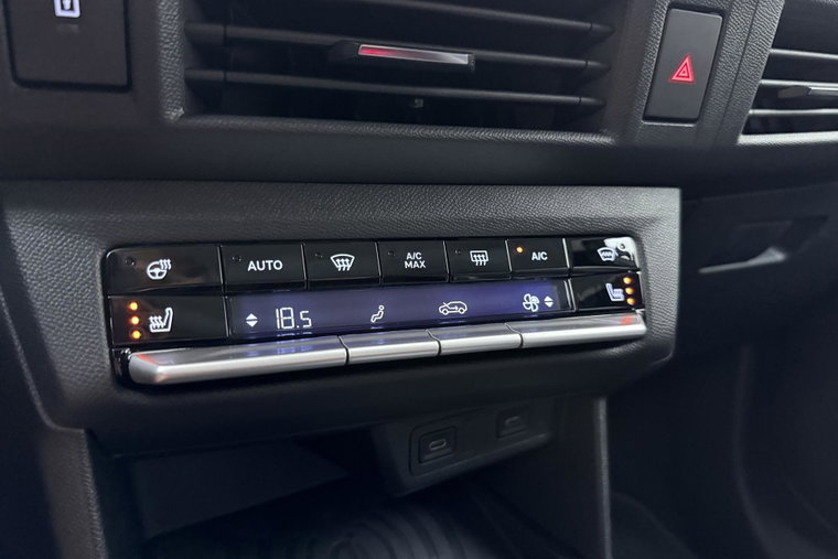 Vehicle Image 27