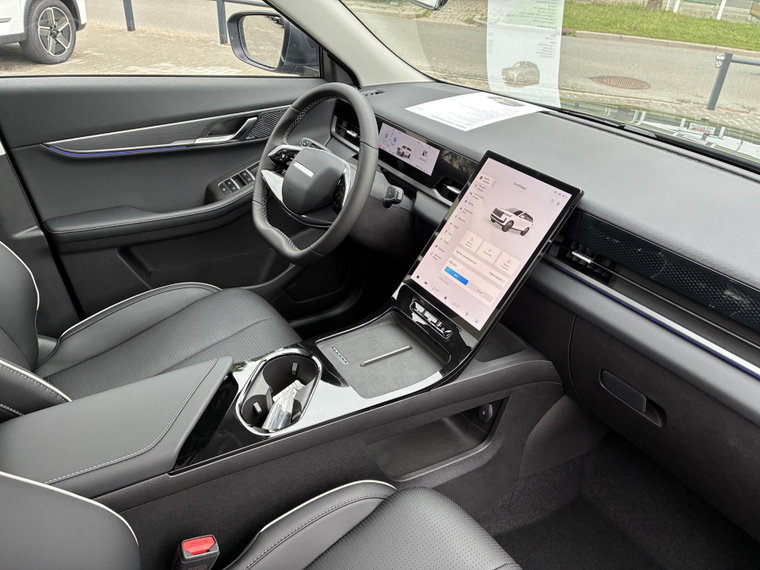 Vehicle Image 12