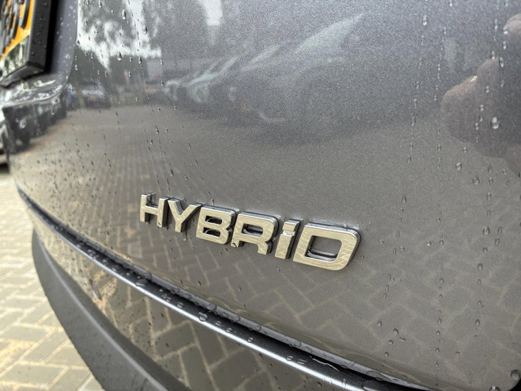 Vehicle Image 25