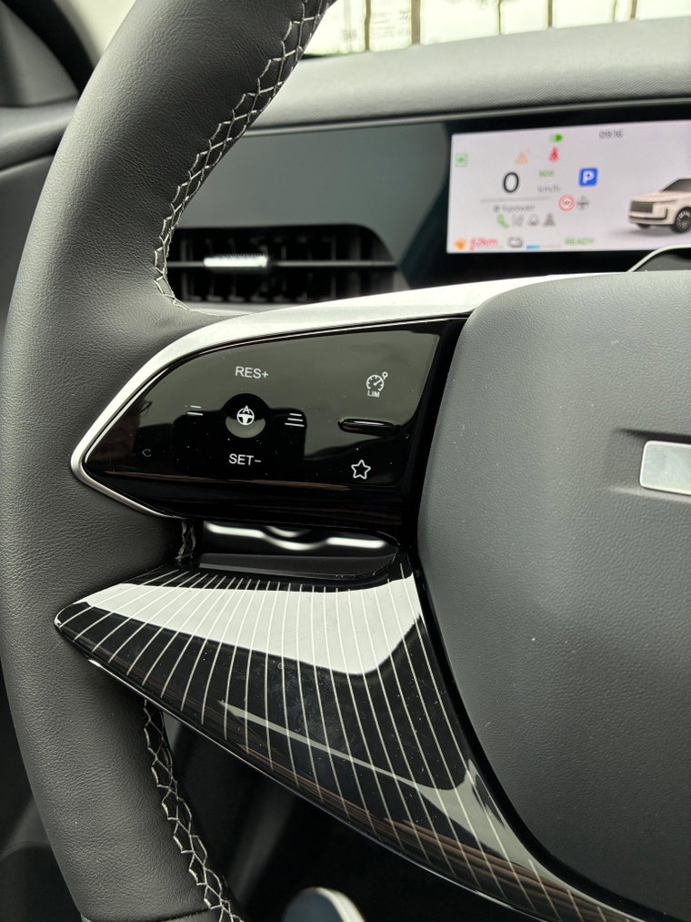 Vehicle Image 30