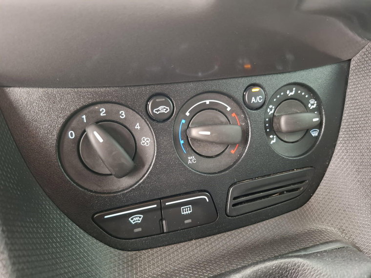 Vehicle Image 28