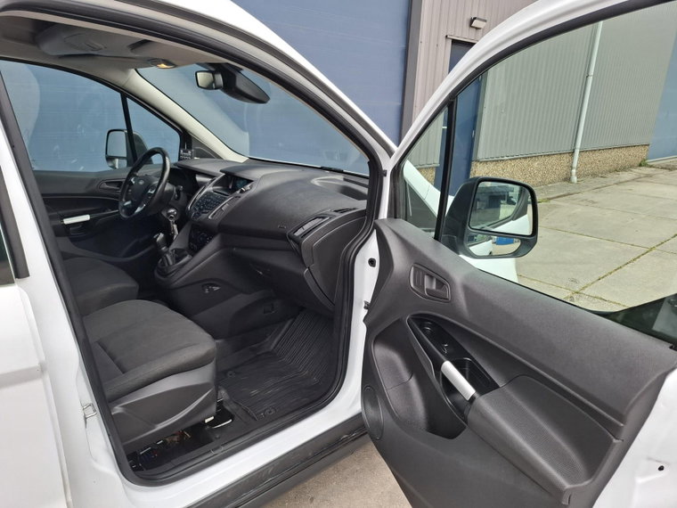 Vehicle Image 32