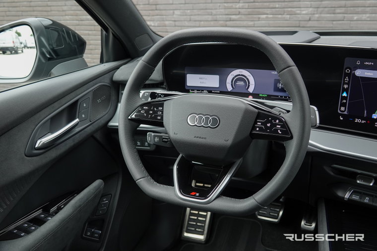 Vehicle Image 25