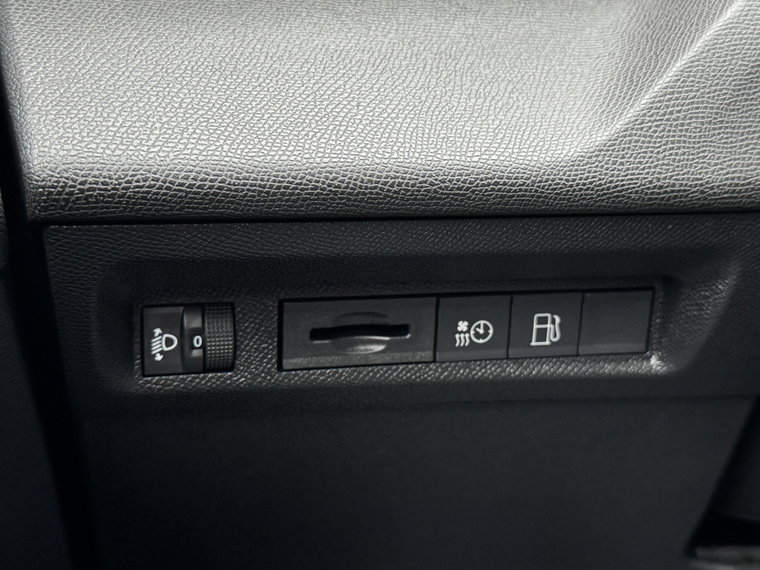 Vehicle Image 28