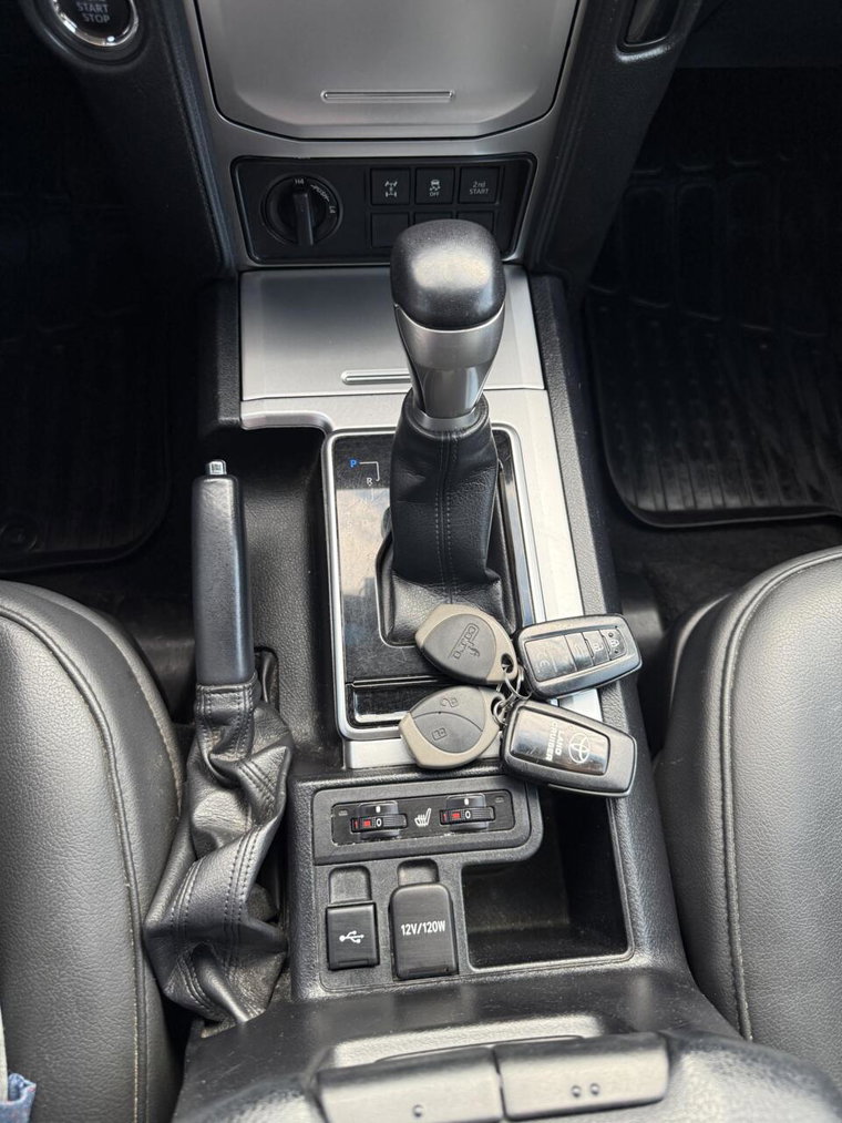 Vehicle Image 23