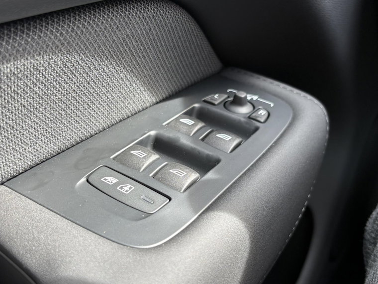 Vehicle Image 35