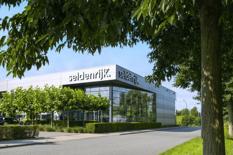 Vehicle Image 43