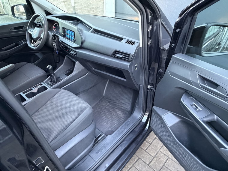Vehicle Image 25