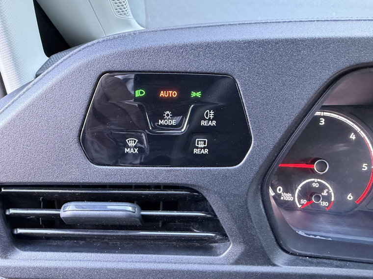 Vehicle Image 32