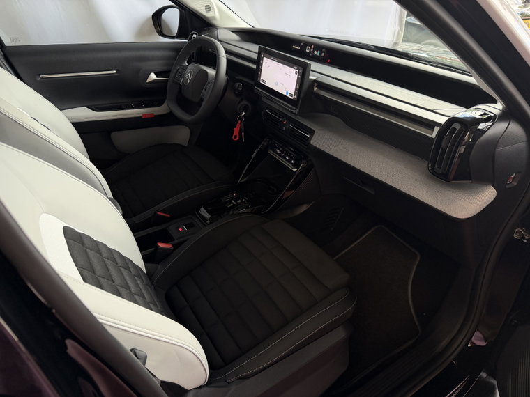 Vehicle Image 28