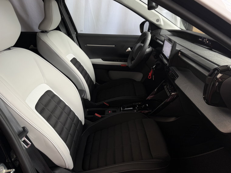 Vehicle Image 31