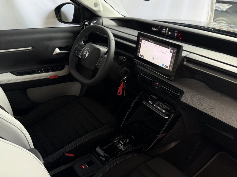 Vehicle Image 32
