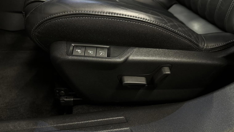 Vehicle Image 28