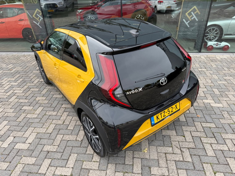 Vehicle Image 14