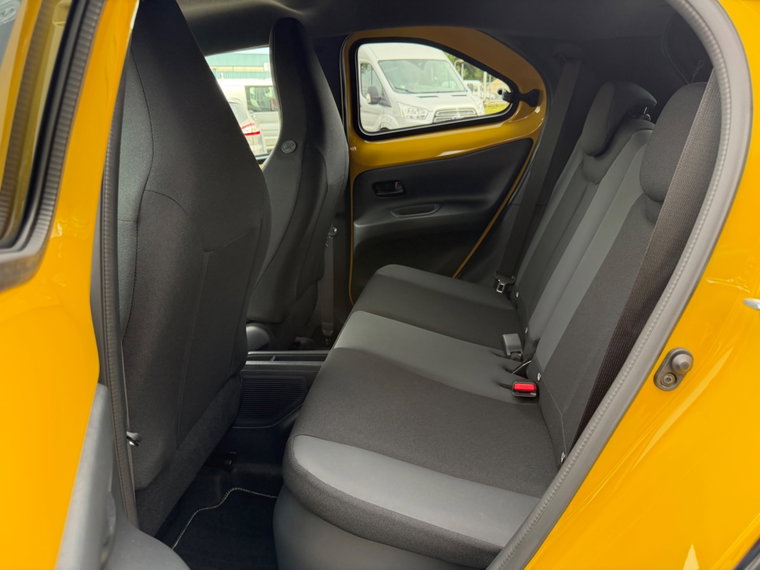 Vehicle Image 11