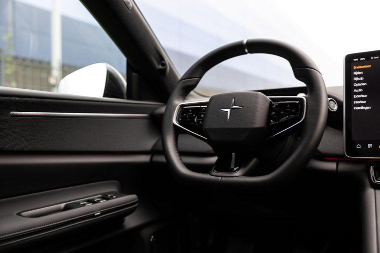 Vehicle Image 25