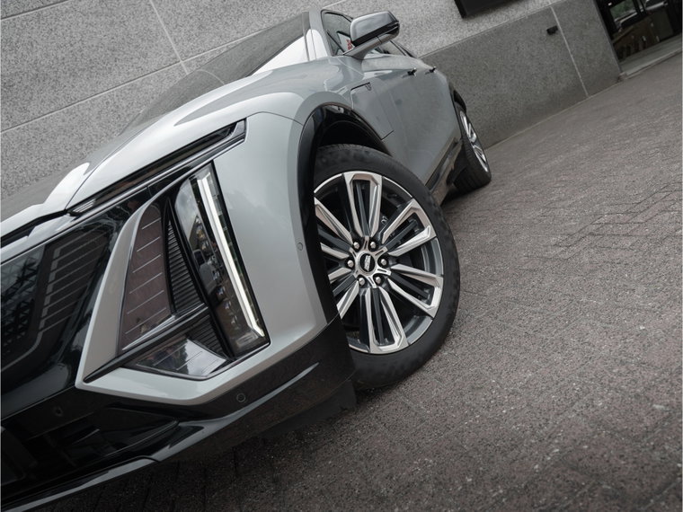 Vehicle Image 8