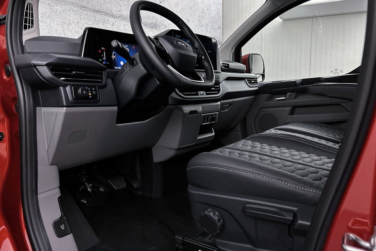 Vehicle Image 12