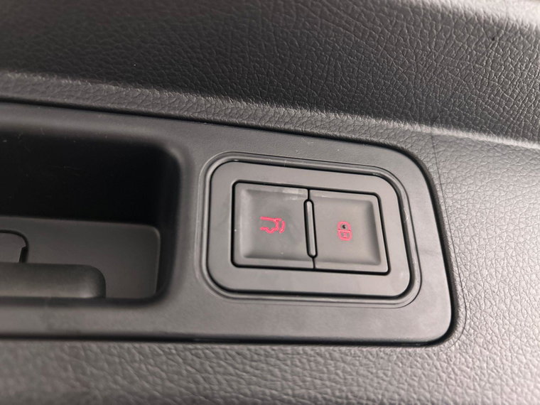 Vehicle Image 38