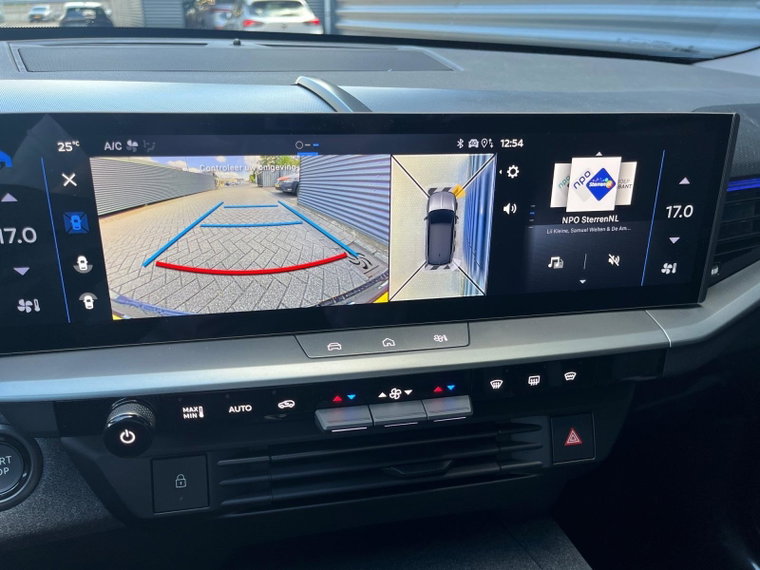 Vehicle Image 36