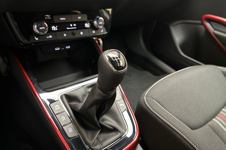 Vehicle Image 30