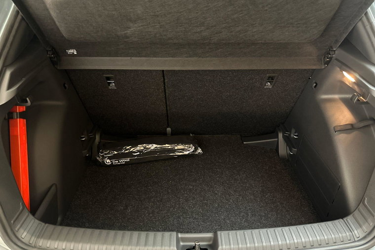Vehicle Image 32