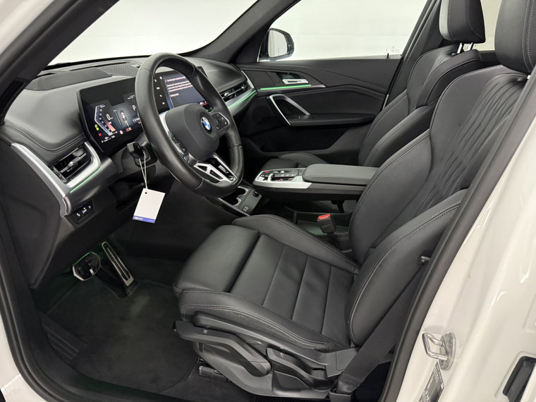 Vehicle Image 38