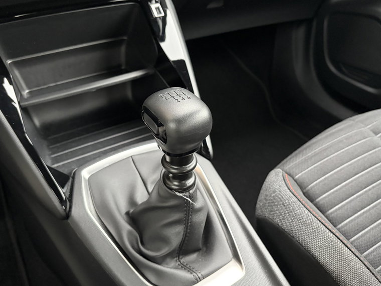 Vehicle Image 38