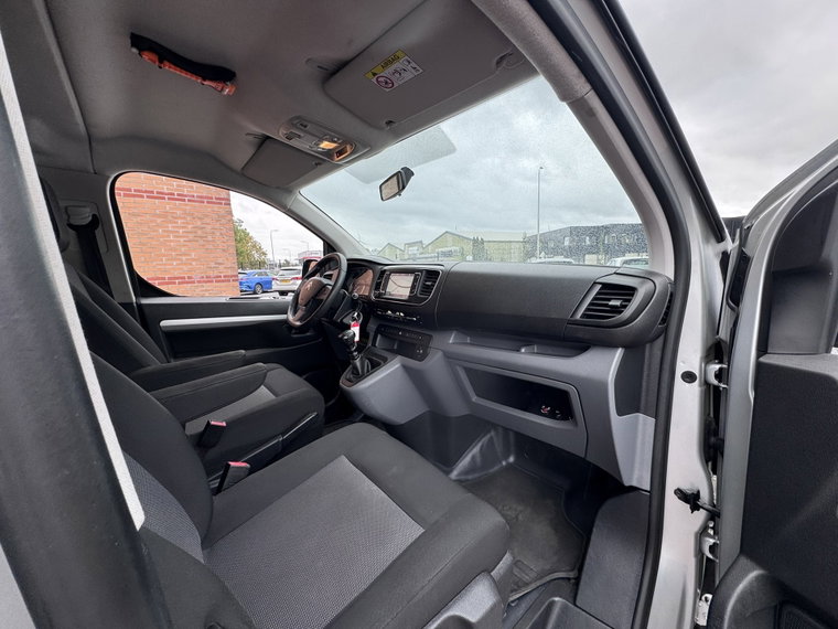 Vehicle Image 32