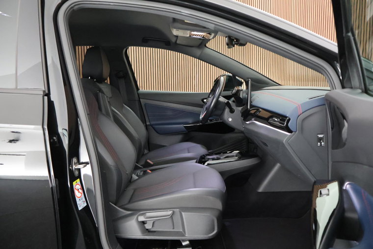 Vehicle Image 12