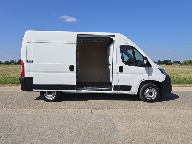 Vehicle Image 24
