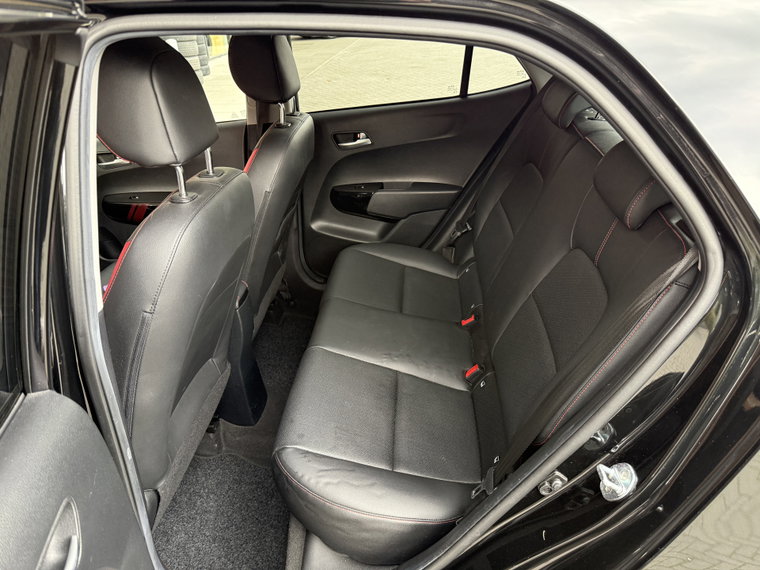 Vehicle Image 16