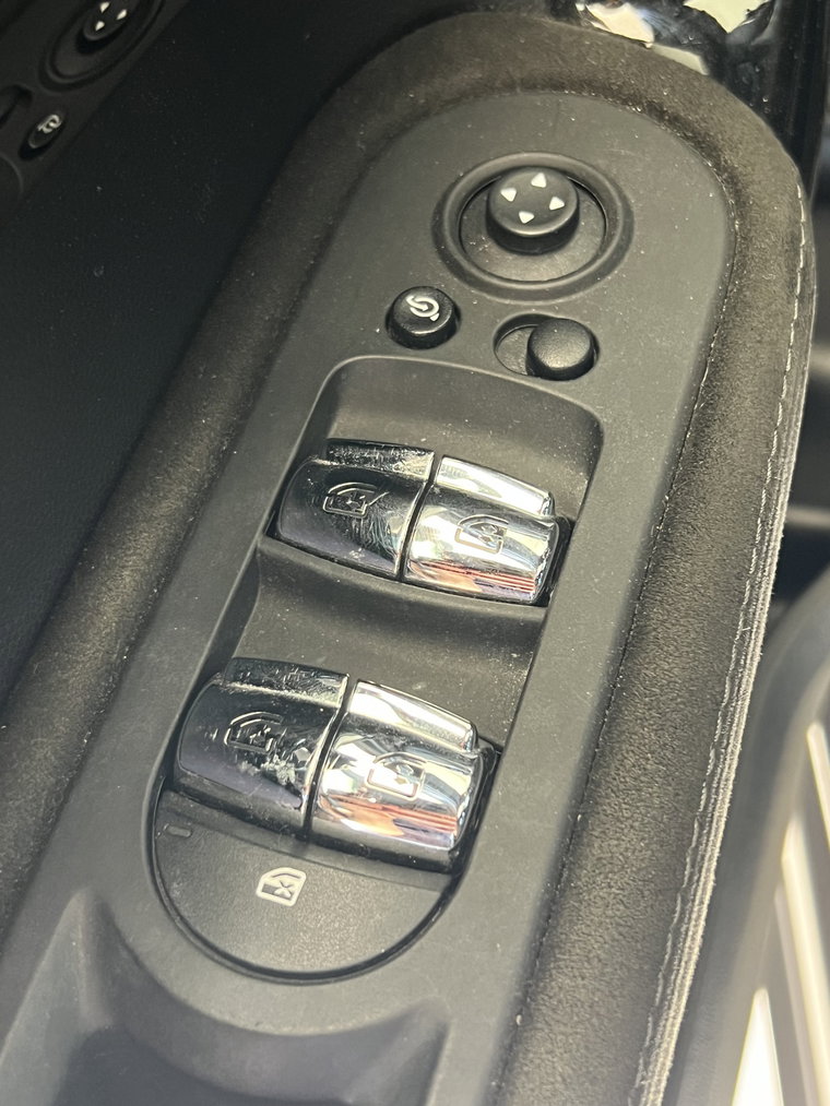 Vehicle Image 24