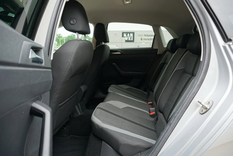 Vehicle Image 16