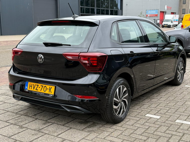 Vehicle Image 16
