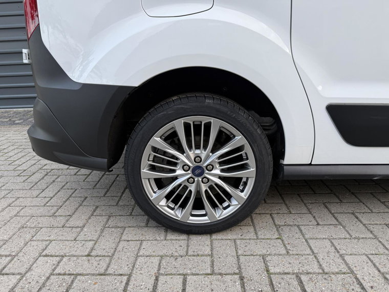 Vehicle Image 26