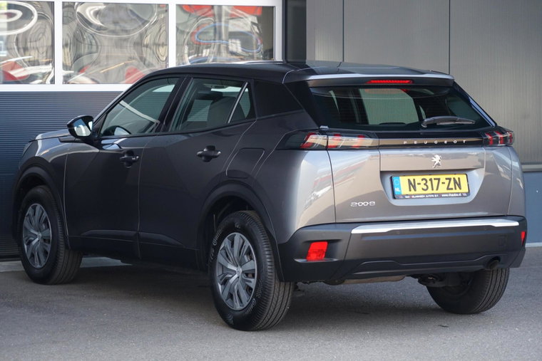 Vehicle Image 25