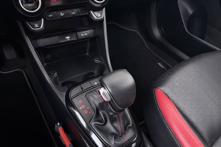Vehicle Image 25