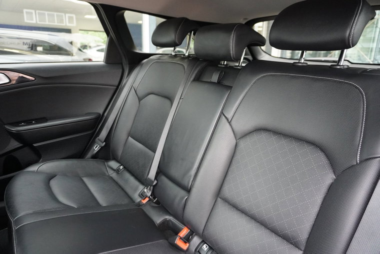 Vehicle Image 15